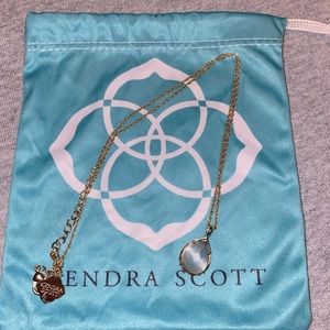 Kendra Scott necklace